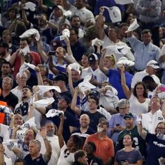 Who are Dallas Cowboys' most famous celebrity fans?