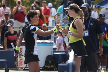 Uno de los momentos más emotivos del año llevó la firma de Carla Suárez. La canaria volvió a la competición en el pasado Roland Garros después de superar un linfoma de Hodgkin que le alejó de las pistas, incluyendo siete meses de duro tratamiento. De esta manera, Carla pudo retirarse un tiempo después en el US Open como deseaba, empuñando una raqueta en la que, sin lugar a duda, fue la mejor victoria de su carrera. Volver ya era ganar.