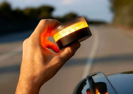 El complemento que prepara la DGT para acompañar a la baliza V-16