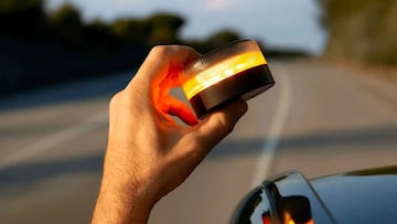 Baliza V16 sobre un coche