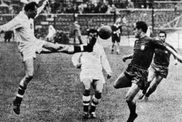 Luis Suárez con la selección española contra Checoslovaquia durante el Mundial de 1962. 