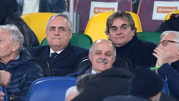 Lotito, a la izquierda, en el palco del Ol&iacute;mpico durante el derbi de Roma.