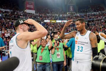 Luka Doncic y Trey Thompkins.