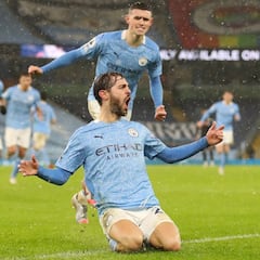 El Manchester City se guarda los goles para el final