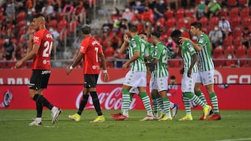 Los jugadores del Betis celebran un gol. 