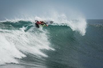 Las mejores postales del día 1 en el Mundial de Surf Femenino