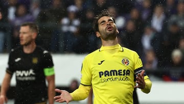 Soccer Football - Europa Conference League - Round of 16 - First Leg - Anderlecht v Villarreal - Lotto Park, Anderlecht, Belgium - March 9, 2023 Villarreal's Manu Trigueros reacts REUTERS/Yves Herman