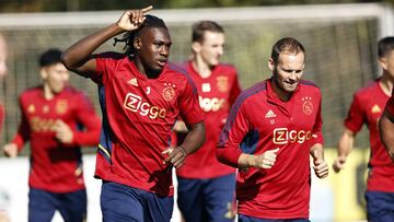 Blind, junto a Bassey, entrenando con el Ajax.