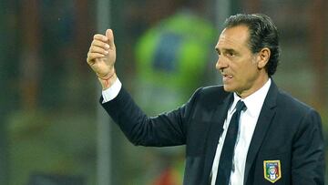 Cesare Prandelli, en un partido con la selección de Italia.