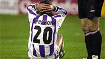 <B>SORPRENDIDO</b>. Pachón fue derribado por Bonano, pero no se pitó.