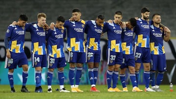 BELO HORIZONTE, BRAZIL - JULY 20: Players of Boca Juniors line up in the penalty shootout after a round of sixteen second leg match between Atletico Mineiro and Boca Juniors as part of Copa CONMEBOL Libertadores 2021 at Mineirao Stadium on July 20, 2021 in Belo Horizonte, Brazil. (Photo by Bruna Prado-Pool/Getty Images)