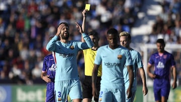 Reacción de Piqué al ver la quinta amarilla ante el Leganés.