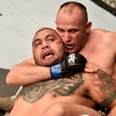 Oliynyk se luce en el UFC Moscú: somete a Hunt en 4'18"