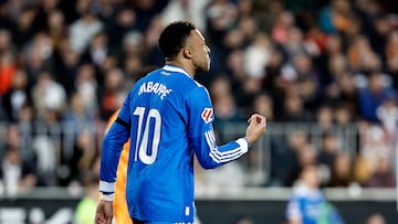 Real Madrid busca ganarle a la Real Sociedad para ponerse, al menos momentáneamente, en la cima de LaLiga EA Sports, aprovechando que el Barça juega hasta el lunes y vienen de una goleada frente al Atlético.