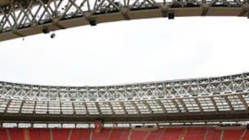 <b>MAKELELE LESIONÓ A ASHLEY COLE</b>. El lateral izquierdo del Chelsea Ashley Cole abandonó ayer renqueante el entrenamiento del Chelsea en el estadio Luzhnikí de Moscú tras sufrir una entrada de su compañero Makelele, que le golpeó en el tobillo. Cole no pudo terminar el partidillo y es duda para la final.