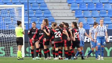 Las jugadoras del Rayo festejan uno de los dos foles del partido.