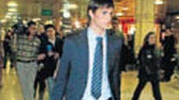 Adrián González al llegar a Kiev.