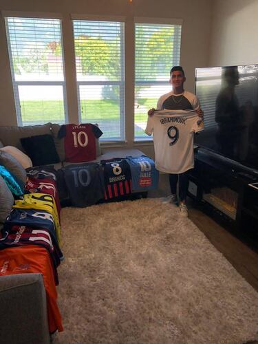 "Vergüenza": la historia del día que el 'chileno' de la MLS le pidió la camiseta a Zlatan