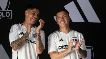 Futbol, Presentacion camiseta de Colo Colo.
Colo Colo presentan la camiseta de la para la temporada 2025.
Santiago, Chile.
8/1/2023
Javier Salvo/Photosport
Football, Colo Colo shirt presentation.
Colo Colo presents the jersey for the 2025 season.
Santiago, Chile.
8/1/2023
Javier Salvo/Photosport