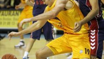 <strong>SUMA Y SIGUE.</strong> Los españoles ganaron de nuevo en el Centro Insular.