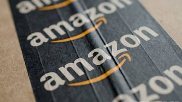 La usual cinta Amazon que sella las cajas de envío