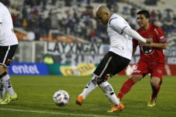 Colo Colo superó por 4-2 a Ñublense en el Estadio Monumental.