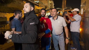 Spain squad's visit to the Western Wall ends in chaos