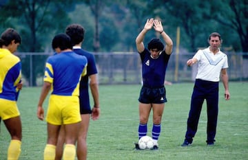 Bilardo y Maradona entrenando en Coapa, instalaciones del Club América. Jugaron un amistoso y los argentinos ganaron 3-2