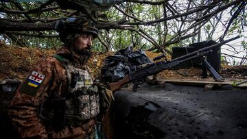 A Ukrainian serviceman observes an area from a trench at a position near the frontline town of Bakhmut, amid Russia's attack on Ukraine, in Donetsk region, Ukraine May 30, 2023. REUTERS/Yevhenii Zavhorodnii