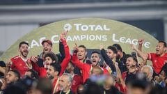 27 November 2020, Egypt, Cairo: Al Ahly players celebrate after winning the African Champions League Final soccer match against Zamalek at Cairo International Stadium. Photo: Samer Abdallah/dpa
 27/11/2020 ONLY FOR USE IN SPAIN