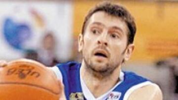 VALIOSO. Loncar hizo valer su veteranía en momentos claves.