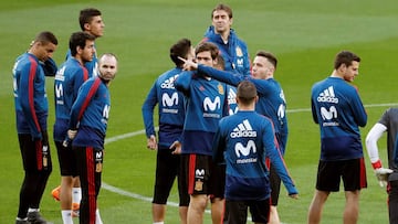 GRAF1007. MADRID, 26/03/2018.- Los jugadores de la selecci&oacute;n espa&ntilde;ola durante el entrenamiento llevado a cabo hoy en el estadio Wanda Metropolitano de Madrid, para preparar el partido amistoso que ma&ntilde;ana disputar&aacute;n frente a Arg