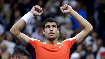 Partido de semifinales del US Open de tenis entre Carlos Alcaraz y Frances Tiafoe.