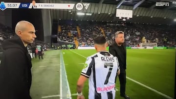 Alexis Sánchez sale de la cancha y se encuentra con el DT: así reacciona el público de Udinese