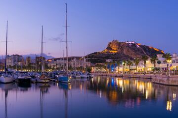 La ciudad valenciana tiene sus orígenes en el siglo III a.C. cuando se asentaron pueblos iberos interesados por el comercio con los pueblos griegos.