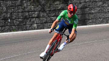 Juanpe L¨®pez, en un descenso en el Tour de los Alpes.
