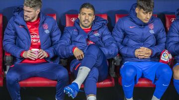 Luis Suárez, en el banquillo en el Atlético-Osasuna. Ante el Milan está apercibido.