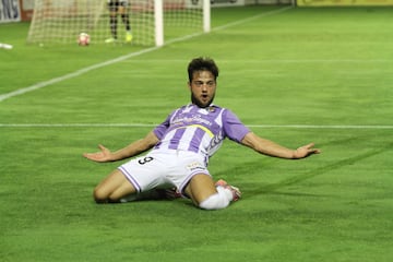 En 2014 ficha por el filial del Valladolid y en 2016 pasa a formar parte del primer equipo hasta 2017