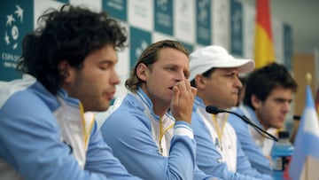Argentina's Copa Davis tennis players Jose Acasuso (L), David Nalbandian (2-L) and Juan Martin Del Potro (R), and team captain Alberto Mancini (3-L), attend a news conference at Islas Malvinas stadium in Mar del Plata, Buenos Aires on November 18, 2008. Argentina and Spain will play the final of the Davis Cup on November 21-23 in the Argentine city of Mar del Plata. AFP PHOTO/Juan Mabromata