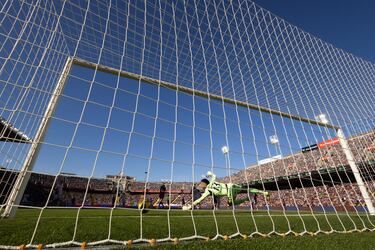 Ferran Torres marca el definitivo 4-1 al Girona. 


