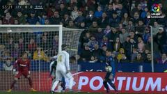 La mano que revisó el VAR y que tiene al madridismo ardiendo