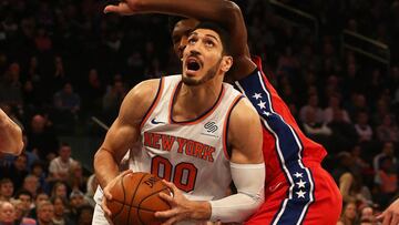 Embiid (25+16) le ganó el duelo de bestias a Enes Kanter (31+22)