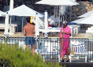 La bella pareja se casó por sorpresa el pasado mes de mayo en una ceremonia íntima. El jugador del Chelsea aprovecha los últimos días de vacaciones para disfrutar de la Costa Azul en Antibes antes de incorporarse de nuevo al trabajo. 