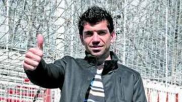 <b>SIGUE. </b>Salva hace un gesto que denota el acuerdo con el Rayo.