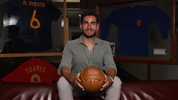 07/07/25 VISITA A LA REDACCION DEL AS DEL DIRECTOR TECNICO DE LA SUN-21 DE FINLANDIA RAMIRO MUÑOZ