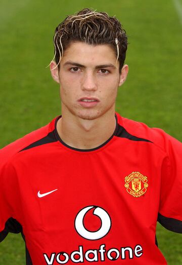 Official photo of Ronaldo in his first season as a Red Devil.
