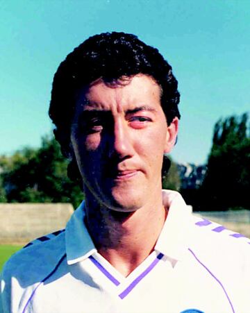 Jugó con el Real Madrid dos temporadas 84/85 y 87/88. Con el Espanyol jugó la temporada 88/89.