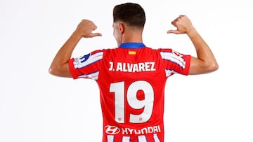 Julián Alvarez en su presentación con el Atlético.