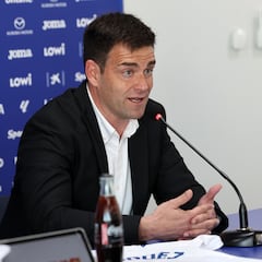 Pardo desliza que valora no fichar un ‘9’ si no llegase Álex Forés