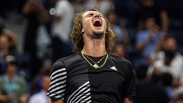 Alexander Zverev celebra su victoria contra Jannik Sinner en el US Open.